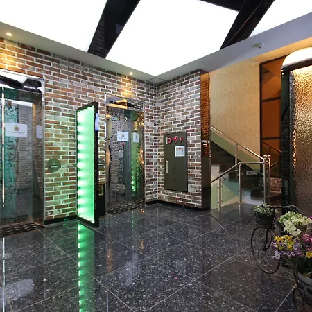 Hotel 2Ne1